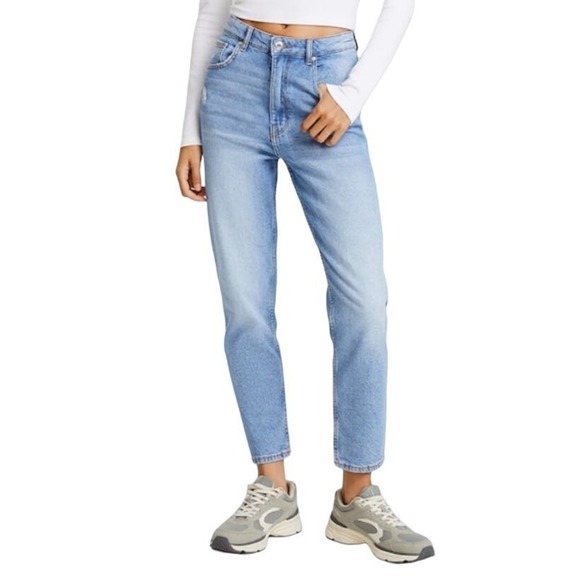 Bershka Mom Slim Comfort Jeans in Light Blue, Size 2​​​​ - Picture 1 of 3